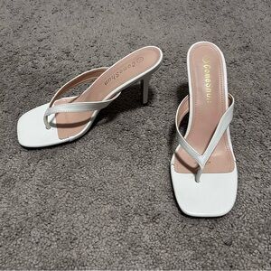 White Thong Flip-flop Heeled Sandals